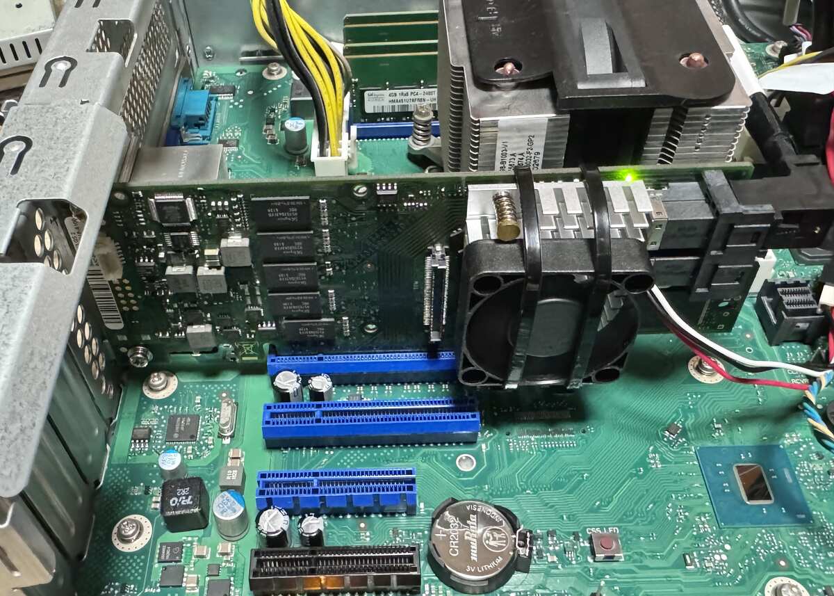 RAIDカードはファンをつけると30℃冷える